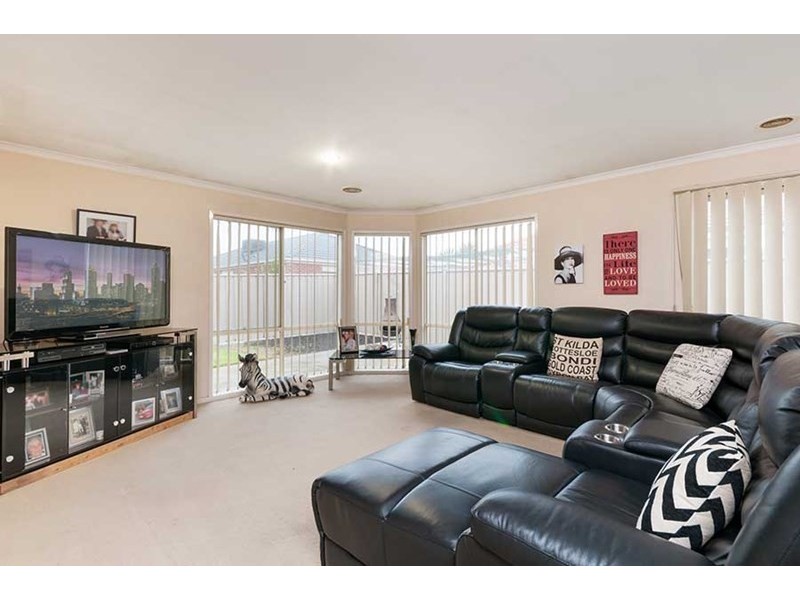 15 Berrima Close, Craigieburn VIC 3064