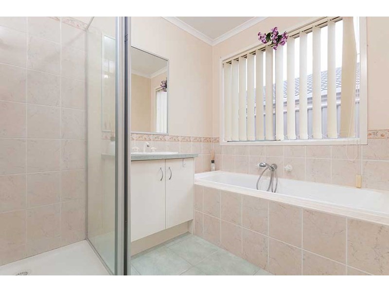 15 Berrima Close, Craigieburn VIC 3064