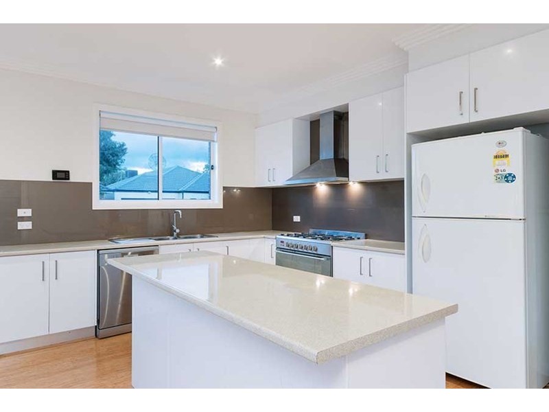 11 Willandra Avenue, Craigieburn VIC 3064