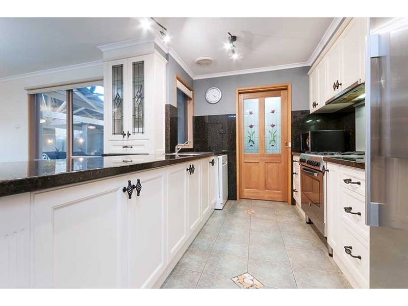 30 Pembroke Crescent, Craigieburn VIC 3064