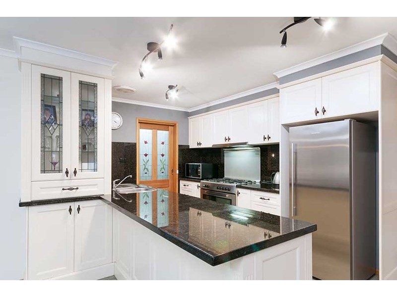 30 Pembroke Crescent, Craigieburn VIC 3064