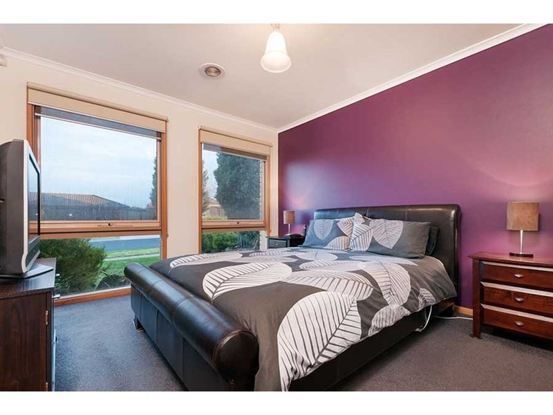 30 Pembroke Crescent, Craigieburn VIC 3064