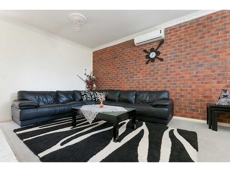 35 Rostron Way, Roxburgh Park VIC 3064