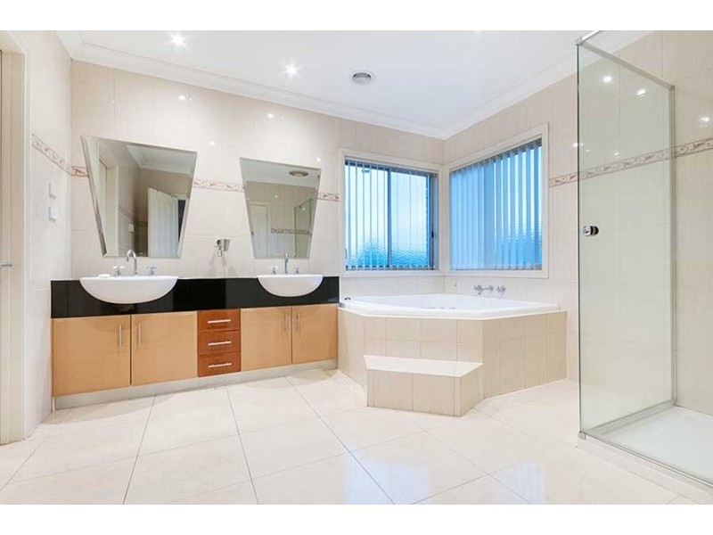 3 Deauville Green, Craigieburn VIC 3064