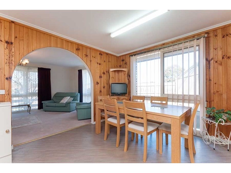 24 Milburn Place, Craigieburn VIC 3064