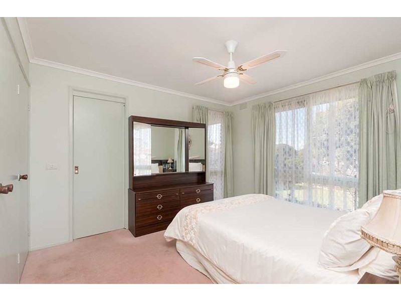 24 Milburn Place, Craigieburn VIC 3064