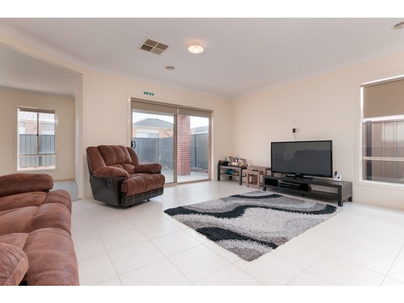 33 Fermont Avenue, Craigieburn VIC 3064