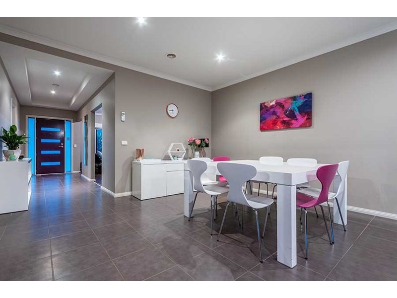 8 Coventry Lane, Craigieburn VIC 3064