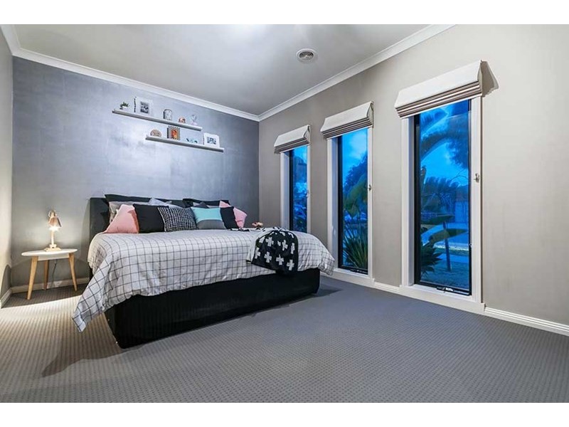 8 Coventry Lane, Craigieburn VIC 3064