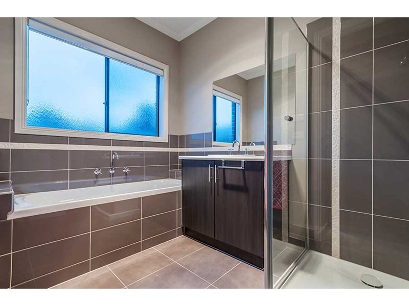 8 Coventry Lane, Craigieburn VIC 3064