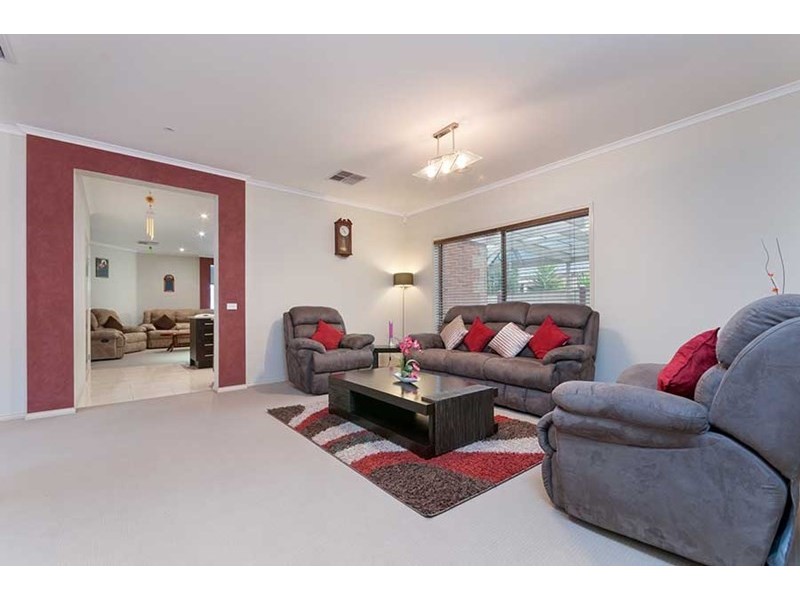 15 Claremont Street, Craigieburn VIC 3064