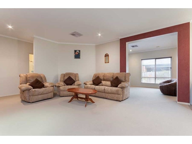 15 Claremont Street, Craigieburn VIC 3064