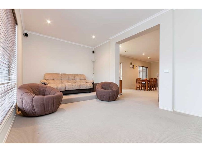 15 Claremont Street, Craigieburn VIC 3064