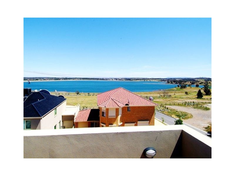 24 Gaussberg Walk, Roxburgh Park VIC 3064