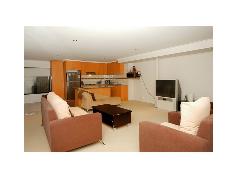 24 Gaussberg Walk, Roxburgh Park VIC 3064