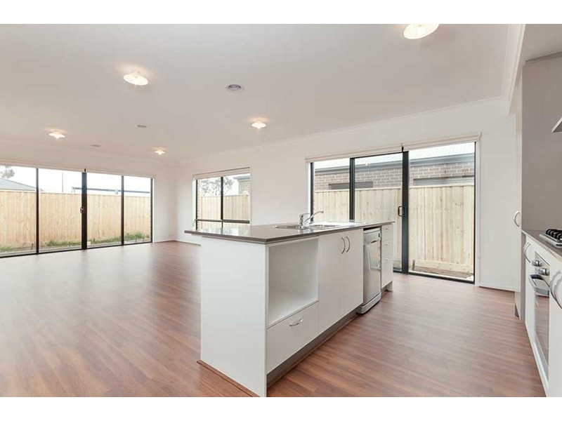 11 Yarradale Drive, Mickleham VIC 3064