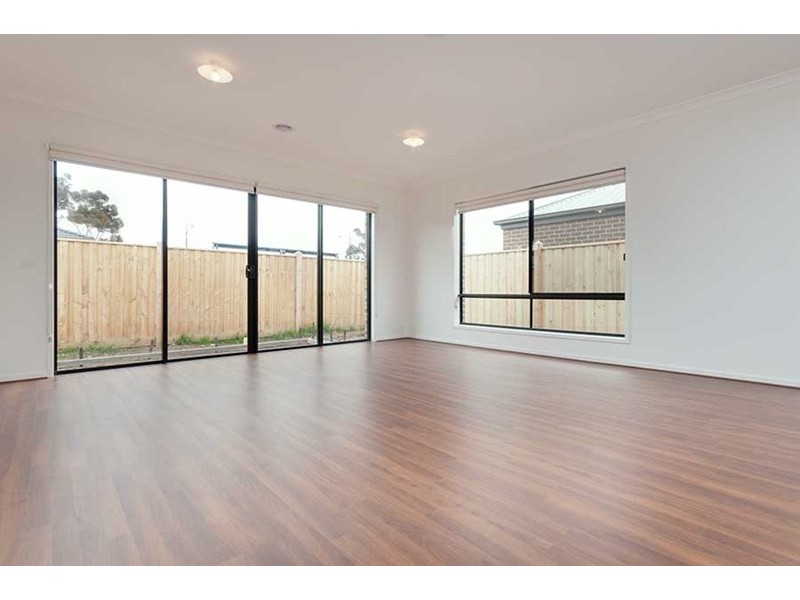 11 Yarradale Drive, Mickleham VIC 3064