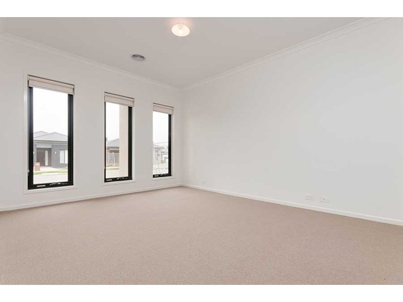 11 Yarradale Drive, Mickleham VIC 3064