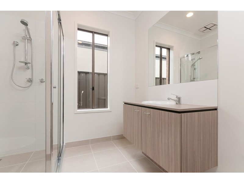 82 Bluebell Drive, Craigieburn VIC 3064