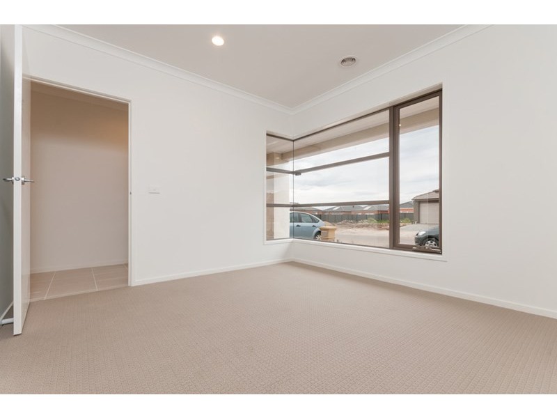 82 Bluebell Drive, Craigieburn VIC 3064