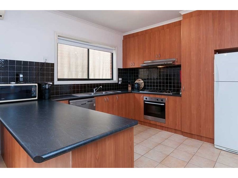 24 Thames Way, Roxburgh Park VIC 3064