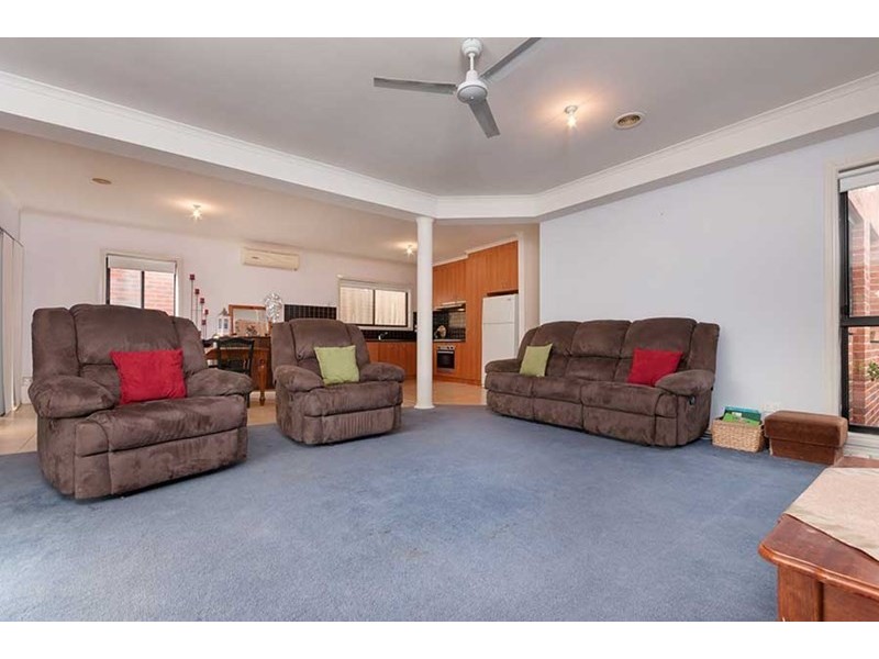 24 Thames Way, Roxburgh Park VIC 3064