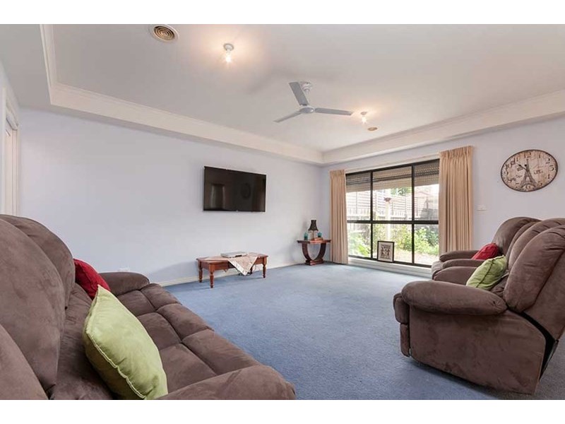 24 Thames Way, Roxburgh Park VIC 3064
