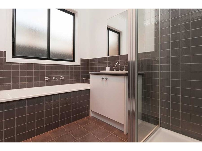 24 Thames Way, Roxburgh Park VIC 3064