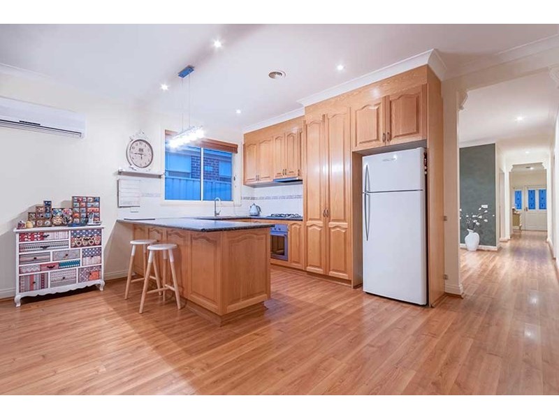 4 Tusmore Rise, Craigieburn VIC 3064