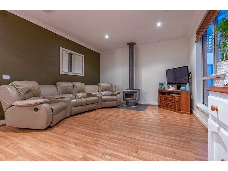 4 Tusmore Rise, Craigieburn VIC 3064