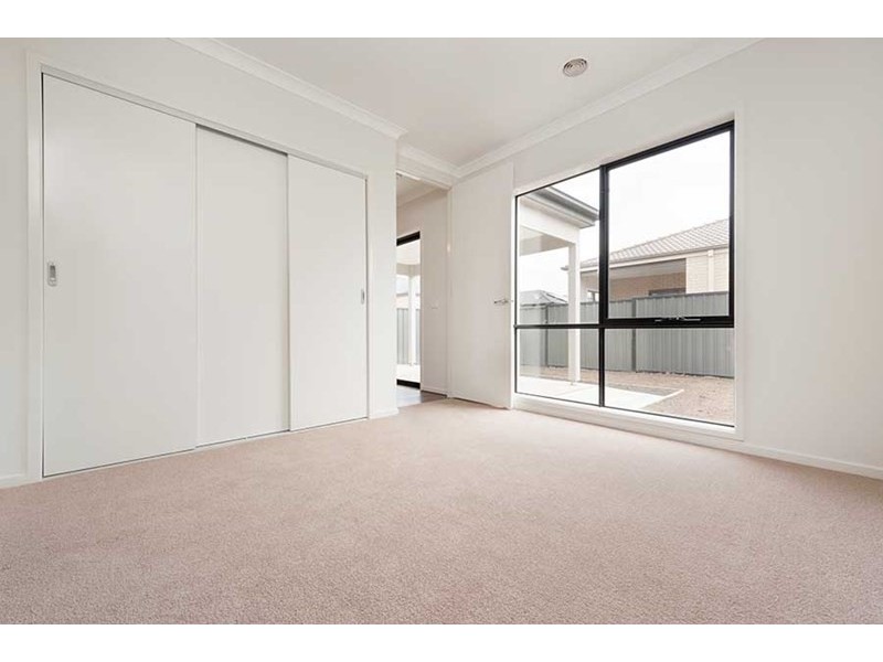 64 Bluebell Drive, Craigieburn VIC 3064