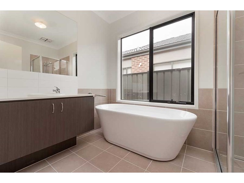 64 Bluebell Drive, Craigieburn VIC 3064