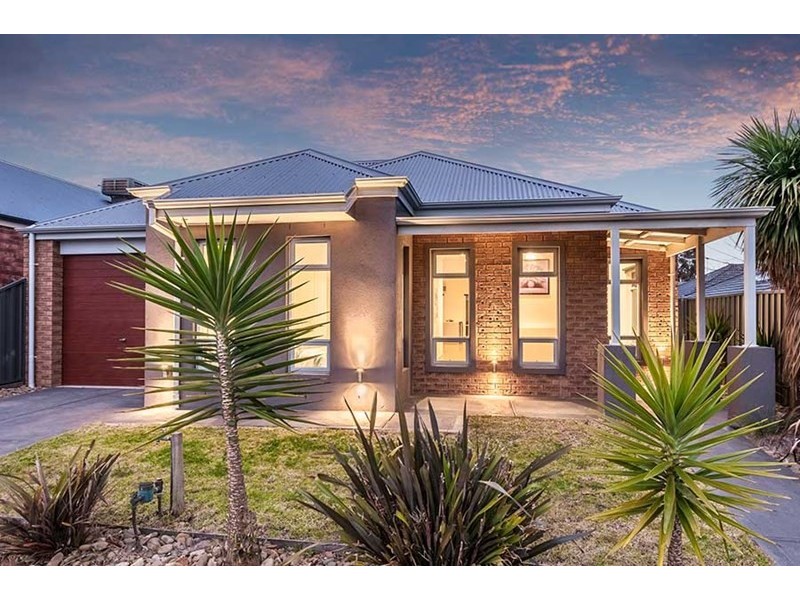 4 Girraween Crescent, Craigieburn VIC 3064