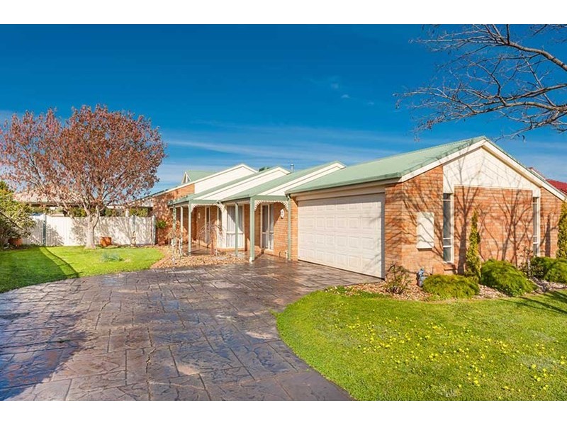 8 Urquhart Court, Greenvale VIC 3059