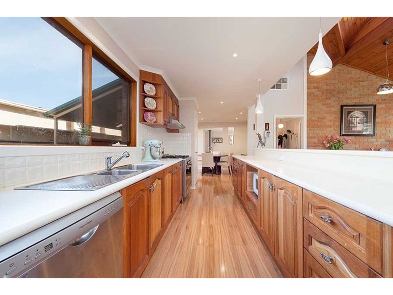 8 Urquhart Court, Greenvale VIC 3059