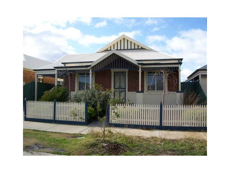 5 Ballarat Court, Craigieburn VIC 3064