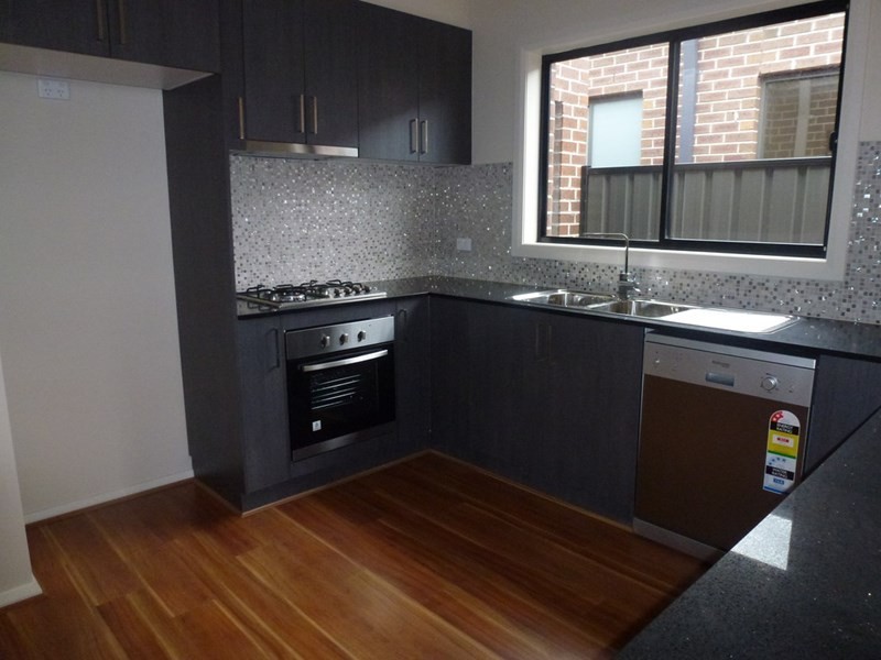 4 Clapham Way, Craigieburn VIC 3064