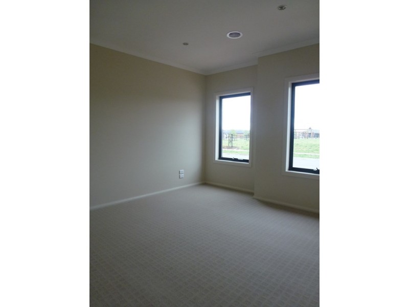 4 Clapham Way, Craigieburn VIC 3064