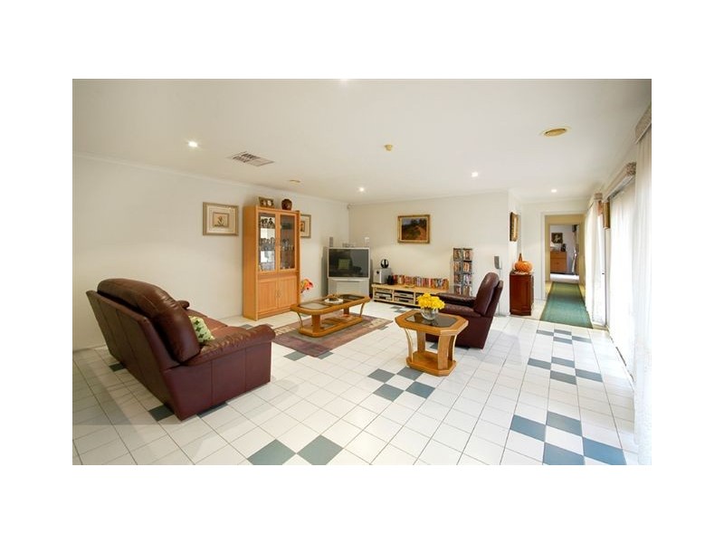 16 Perry Court, Roxburgh Park VIC 3064