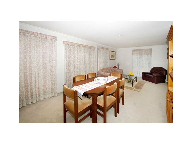 16 Perry Court, Roxburgh Park VIC 3064