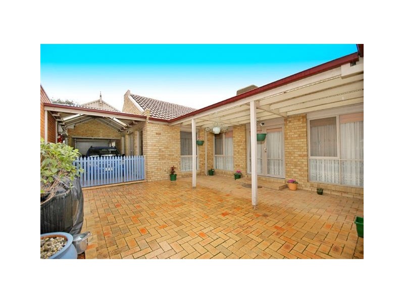 16 Perry Court, Roxburgh Park VIC 3064
