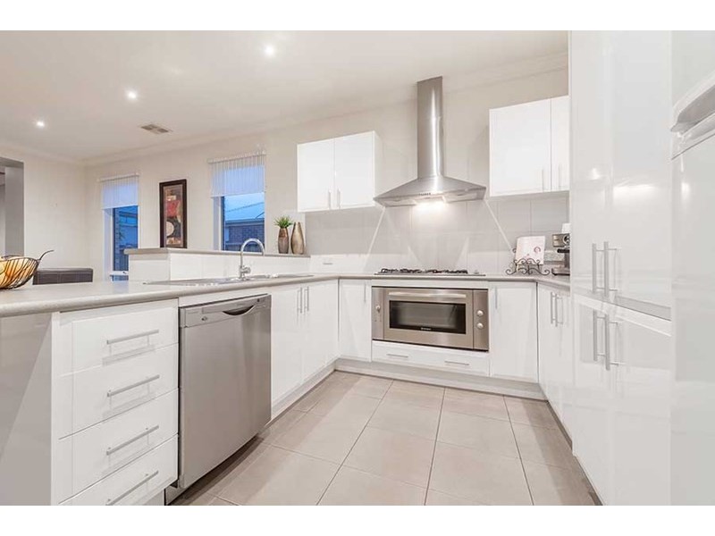 5 Emerdale Place, Craigieburn VIC 3064