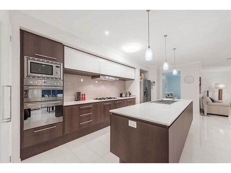 6 Arapiles Avenue, Craigieburn VIC 3064