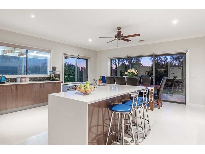 25 Mareeba Way, Craigieburn VIC 3064