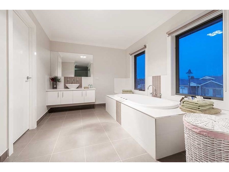 25 Mareeba Way, Craigieburn VIC 3064