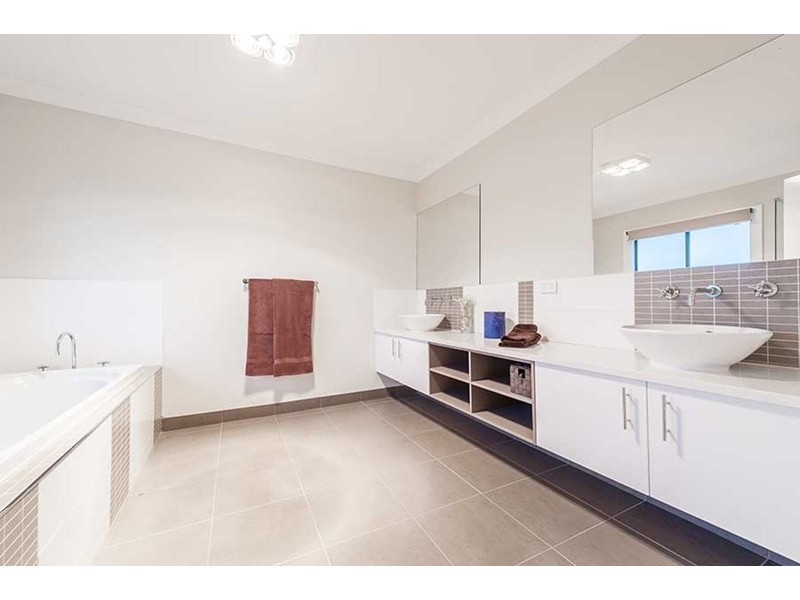 25 Mareeba Way, Craigieburn VIC 3064