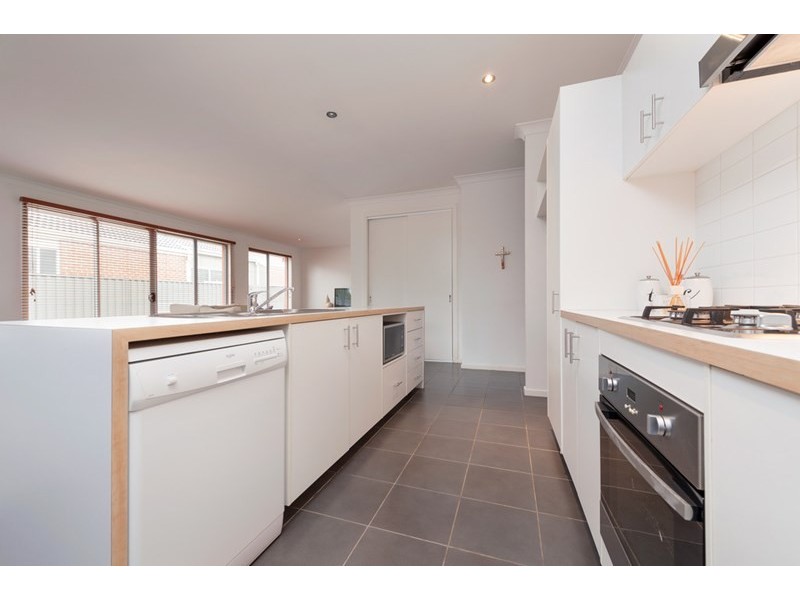 36 Girraween Crescent, Craigieburn VIC 3064