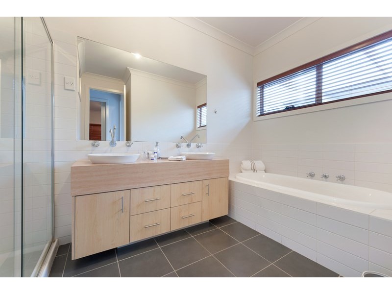 36 Girraween Crescent, Craigieburn VIC 3064