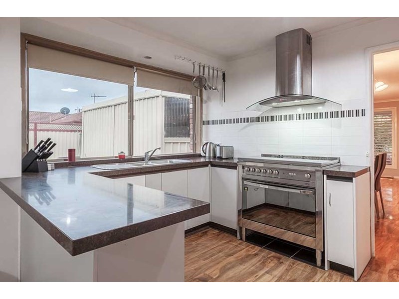 37 Farnborough Avenue, Craigieburn VIC 3064