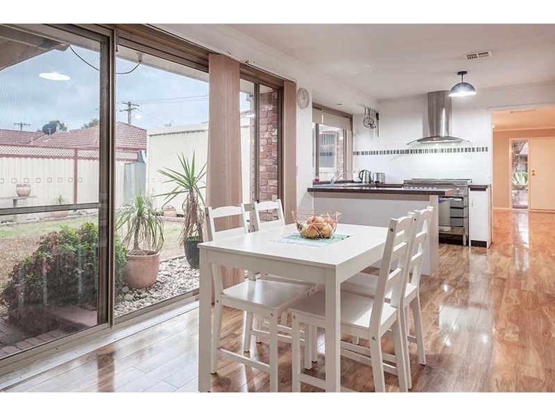 37 Farnborough Avenue, Craigieburn VIC 3064